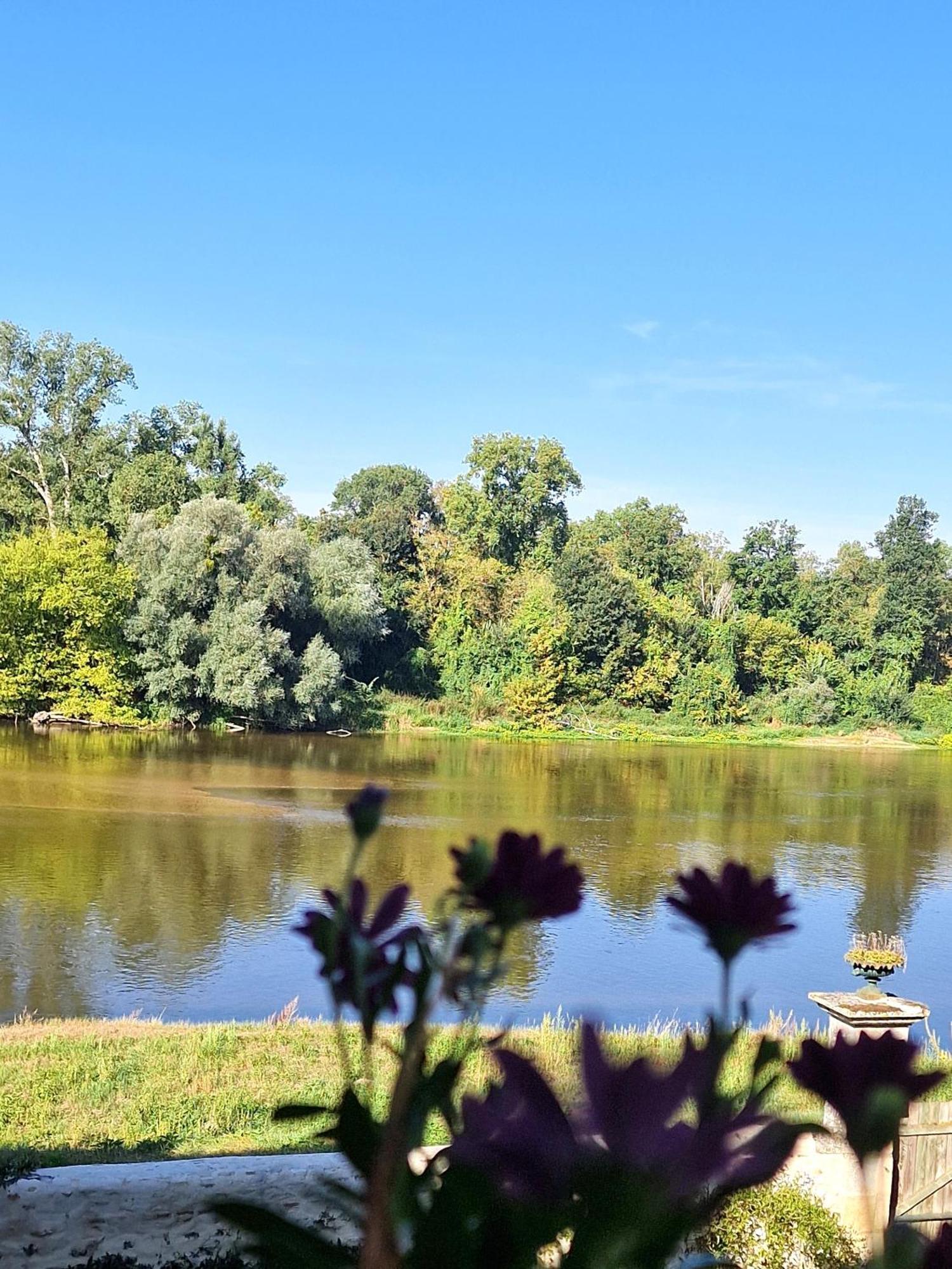 Chambre D'Hotes "Au Bord De Loire" La Marche Exteriör bild